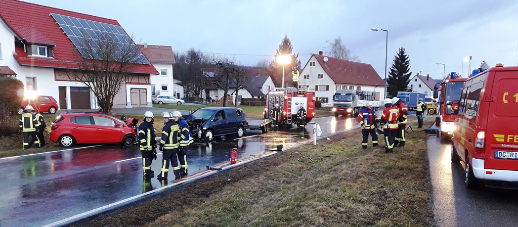 Feuerwehr Riedlingen - Verkehrsunfall B312 Ortsdurchfahrt Daugendorf